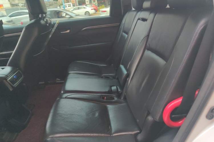 Used Toyota Highlander 2015 2.0T Four-Wheel Drive Luxury Edition 7-Seater Left Rear Seat