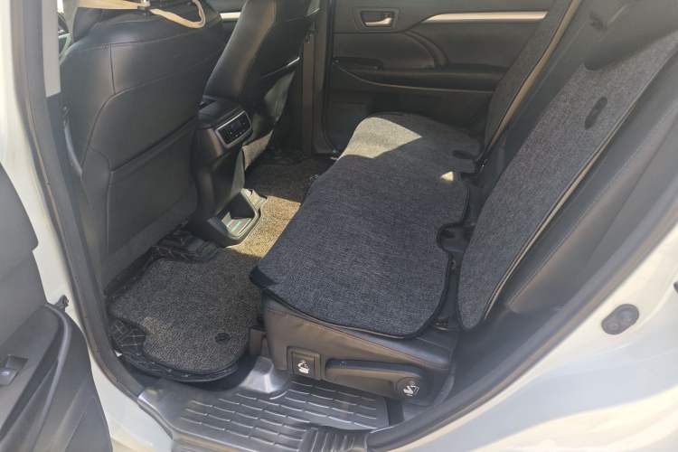 Used Toyota Highlander 2015 2.0T Four-Wheel Drive Luxury Edition 7-Seater Left Rear Seat