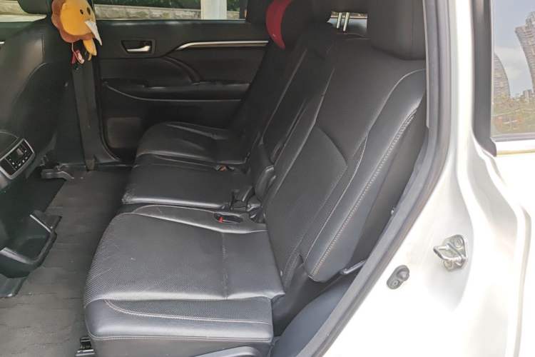 Used Toyota Highlander 2015 2.0T Four-Wheel Drive Ultimate Edition 7-Seater Left Rear Seat
