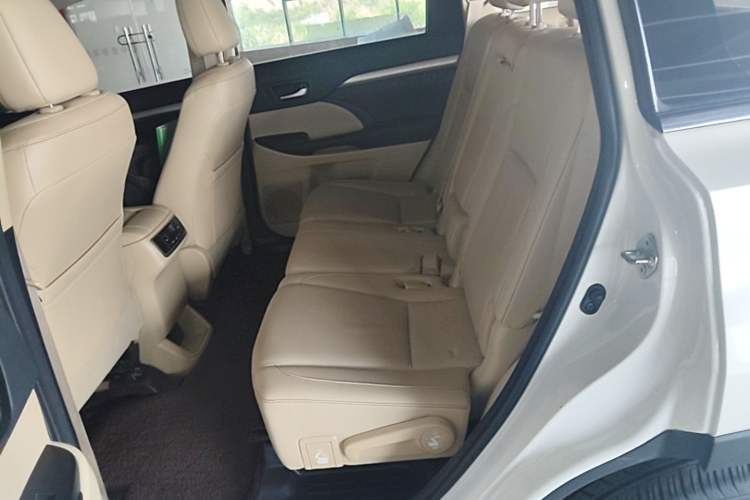Used Toyota Highlander 2015 2.0T Four-Wheel Drive Luxury Edition 7-Seater Left Rear Seat