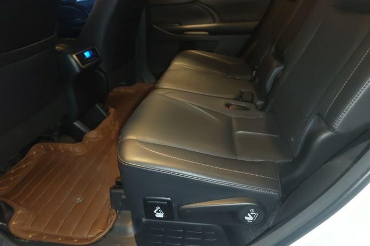 Used Toyota Highlander 2015 2.0T Four-Wheel Drive Luxury Edition 7-Seater Left Rear Seat