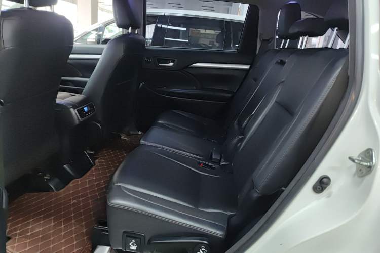 Used Toyota Highlander 2015 2.0T Four-Wheel Drive Luxury Edition 7-Seater Left Rear Seat