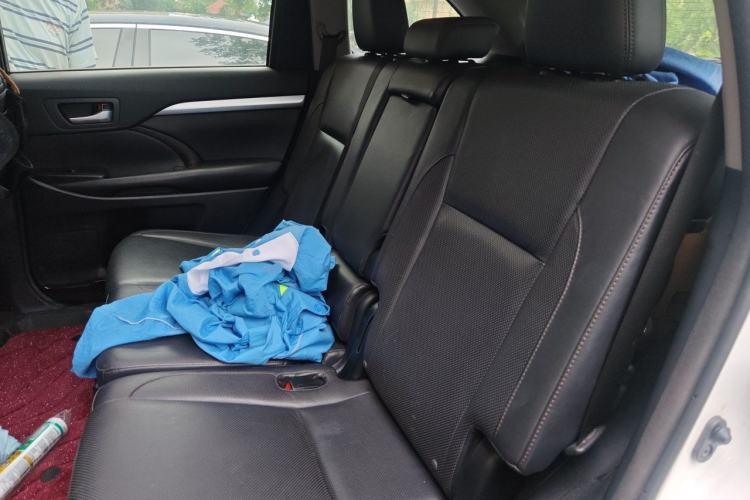 Used Toyota Highlander 2015 2.0T Two-Wheel Drive Luxury Edition 7 Seats Left Rear Seat