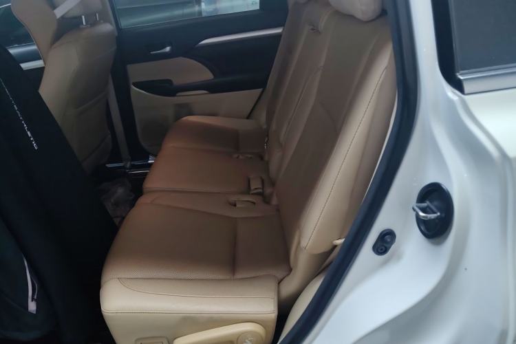 Used Toyota Highlander 2015 2.0T Two-Wheel Drive Luxury Edition 7 Seats Left Rear Seat