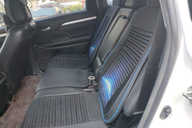 Used Toyota Highlander 2015 2.0T Four-Wheel Drive Luxury Edition 7-Seater Left Rear Seat