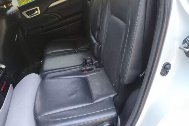 Used Toyota Highlander 2015 2.0T Four-Wheel Drive Luxury Edition 7-Seater Left Rear Seat