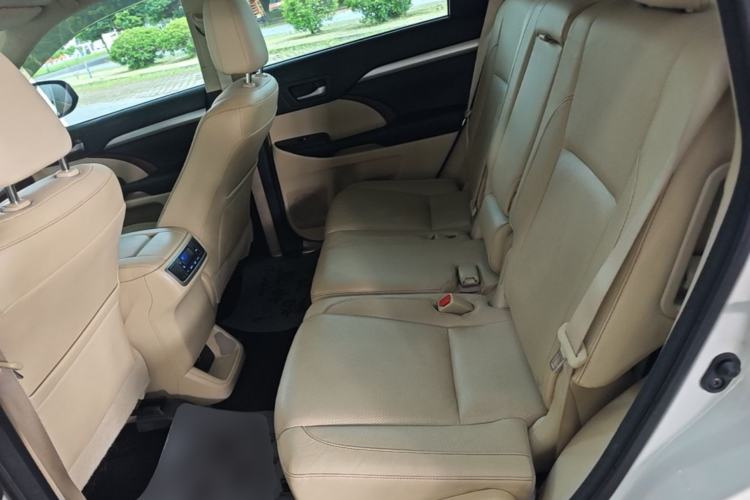 Used Toyota Highlander 2015 2.0T Four-Wheel Drive Luxury Edition 7-Seater Left Rear Seat