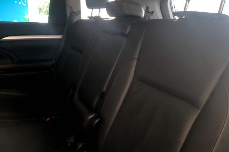 Used Toyota Highlander 2015 2.0T Two-Wheel Drive Luxury Edition 7 Seats Left Rear Seat
