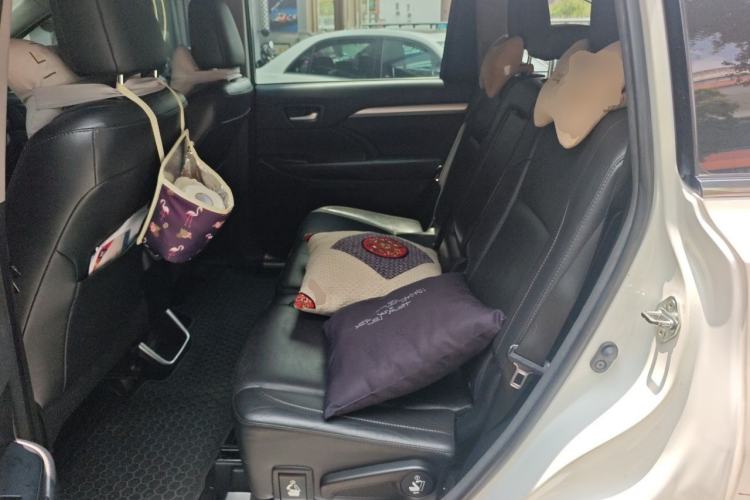 Used Toyota Highlander 2015 2.0T Four-Wheel Drive Luxury Edition 7-Seater Left Rear Seat