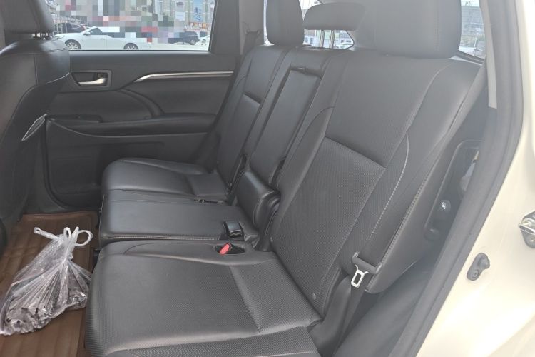 Used Toyota Highlander 2015 2.0T Four-Wheel Drive Ultimate Edition 7-Seater Left Rear Seat