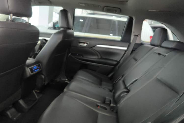 Used Toyota Highlander 2015 2.0T Four-Wheel Drive Luxury Edition 7-Seater Left Rear Seat