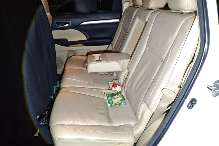 Used Toyota Highlander 2015 2.0T Four-Wheel Drive Luxury Edition 7-Seater Left Rear Seat