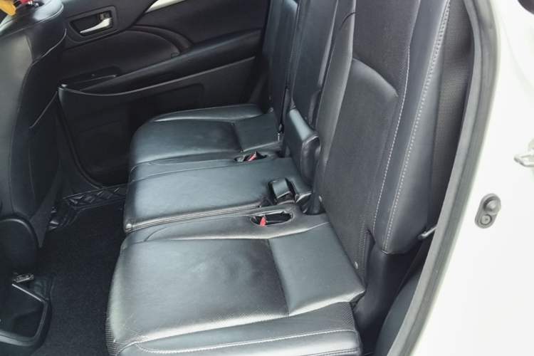 Used Toyota Highlander 2015 2.0T Four-Wheel Drive Luxury Edition 7-Seater Left Rear Seat