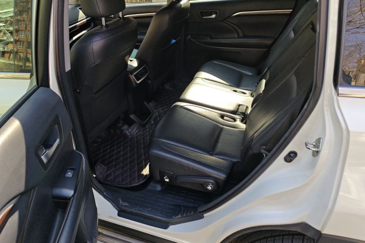 Used Toyota Highlander 2015 2.0T Four-Wheel Drive Ultimate Edition 7-Seater Left Rear Seat