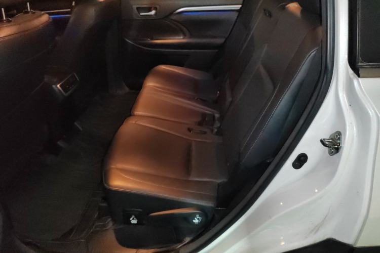 Used Toyota Highlander 2015 2.0T Four-Wheel Drive Ultimate Edition 7-Seater Left Rear Seat