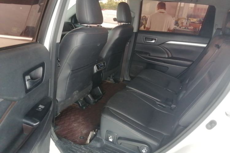 Used Toyota Highlander 2015 2.0T Two-Wheel Drive Luxury Edition 7 Seats Left Rear Seat