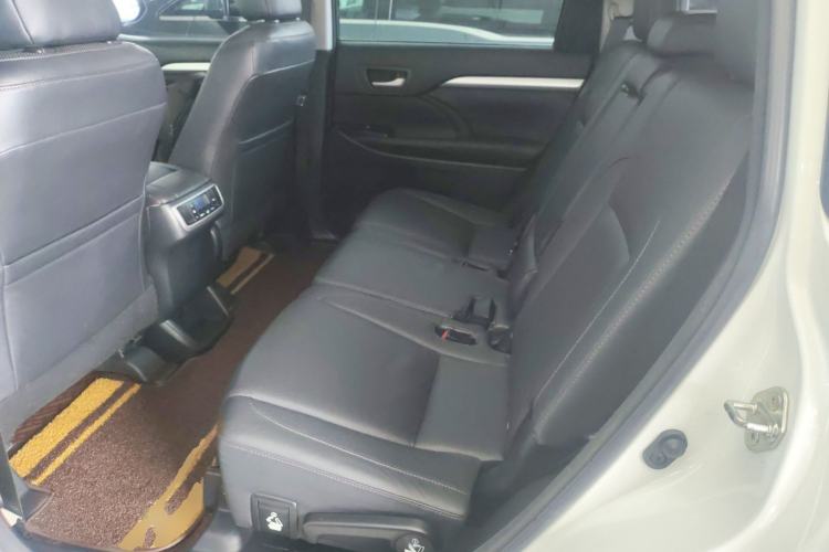 Used Toyota Highlander 2015 2.0T Four-Wheel Drive Luxury Edition 7-Seater Left Rear Seat