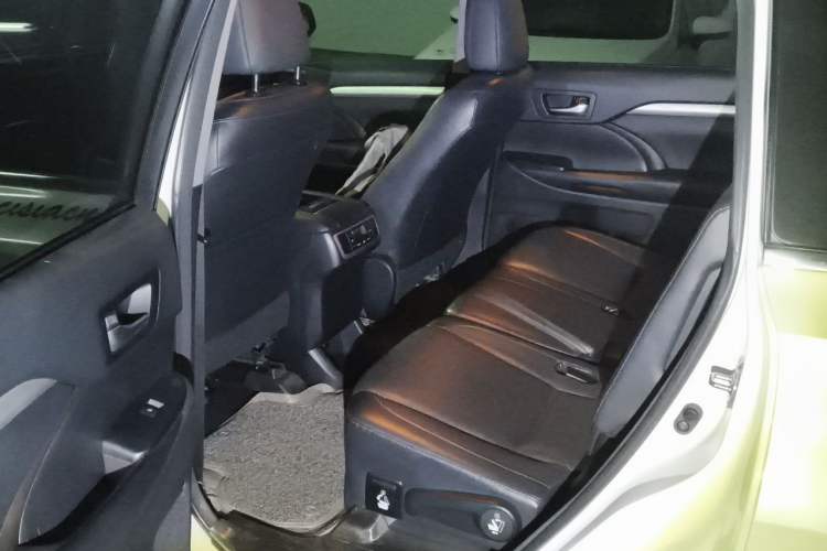 Used Toyota Highlander 2015 2.0T Four-Wheel Drive Luxury Edition 7-Seater Left Rear Seat