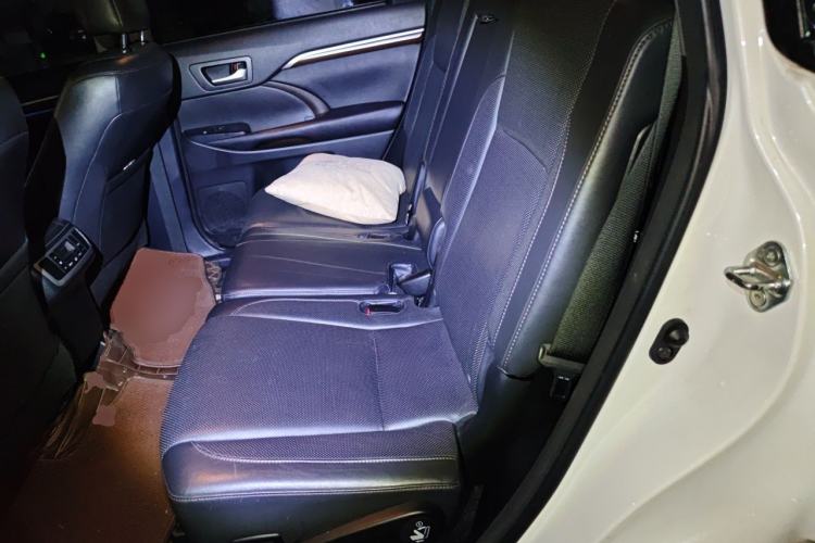 Used Toyota Highlander 2015 2.0T Four-Wheel Drive Ultimate Edition 7-Seater Left Rear Seat