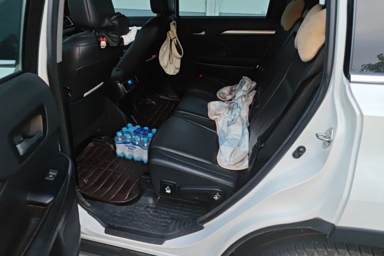 Used Toyota Highlander 2015 2.0T Four-Wheel Drive Luxury Edition 7-Seater Left Rear Seat