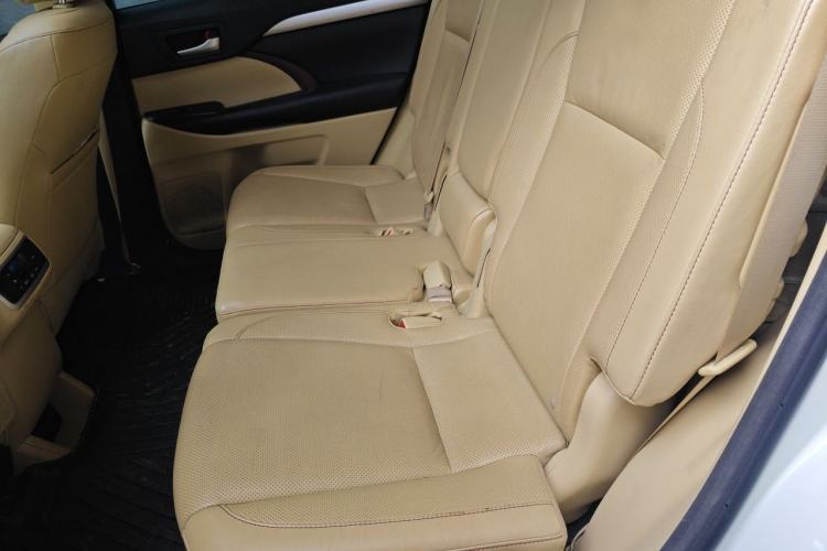 Used Toyota Highlander 2015 2.0T Four-Wheel Drive Luxury Edition 7-Seater Left Rear Seat