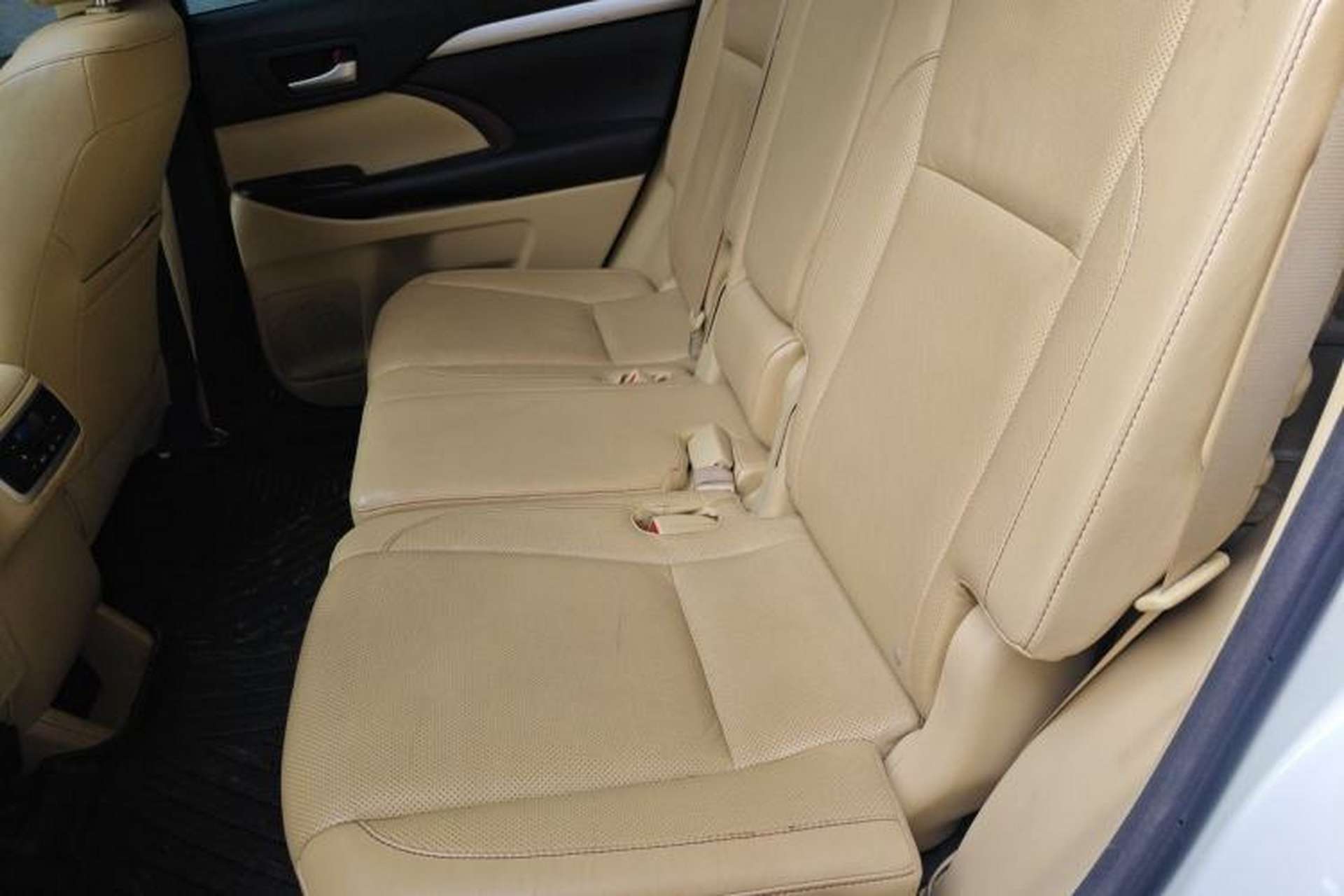 Used Toyota Highlander 2015 2.0T Four-Wheel Drive Luxury Edition 7-Seater Left Rear Seat