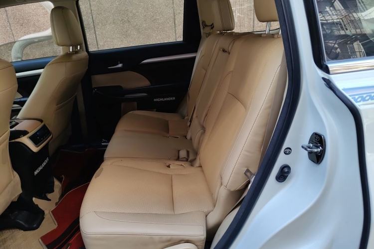 Used Toyota Highlander 2015 2.0T Four-Wheel Drive Luxury Edition 7-Seater Left Rear Seat