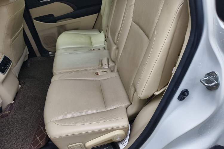 Used Toyota Highlander 2015 2.0T Four-Wheel Drive Luxury Edition 7-Seater Left Rear Seat
