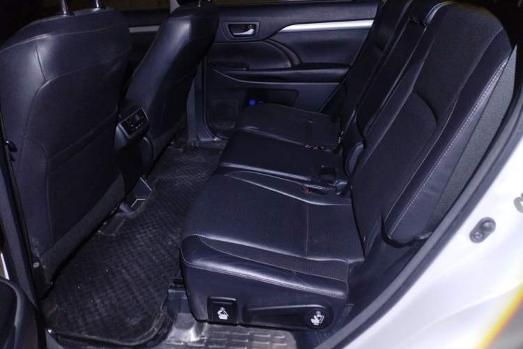 Used Toyota Highlander 2015 2.0T Four-Wheel Drive Luxury Edition 7-Seater Left Rear Seat