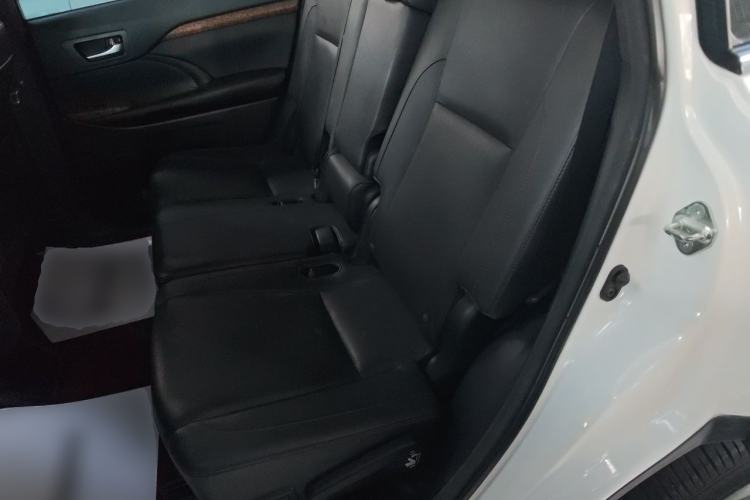 Used Toyota Highlander 2015 2.0T Two-Wheel Drive Luxury Edition 7 Seats Left Rear Seat