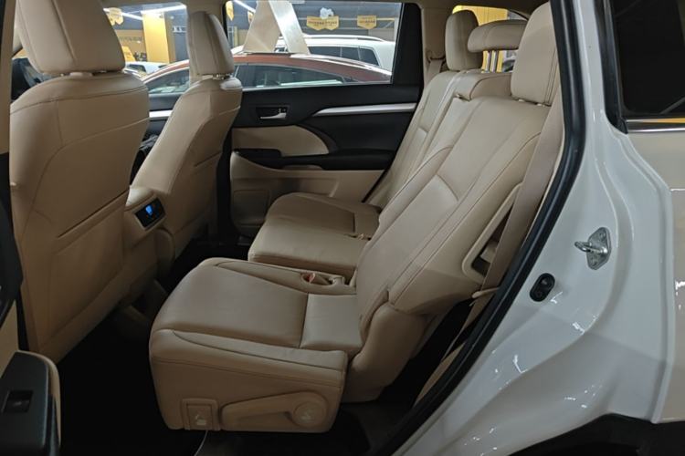 Used Toyota Highlander 2015 2.0T Four-Wheel Drive Luxury Edition 7-Seater Left Rear Seat