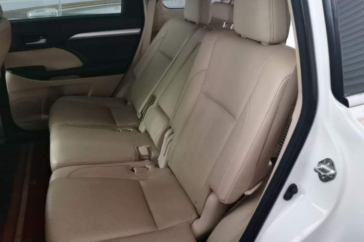 Used Toyota Highlander 2015 2.0T Four-Wheel Drive Luxury Edition 7-Seater Left Rear Seat