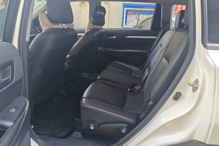 Used Toyota Highlander 2015 2.0T Four-Wheel Drive Luxury Edition 7-Seater Left Rear Seat