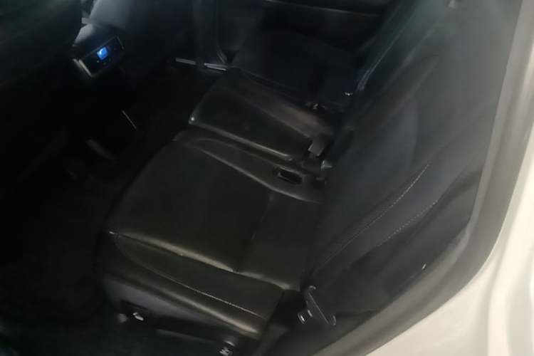 Used Toyota Highlander 2015 2.0T Four-Wheel Drive Ultimate Edition 7-Seater Left Rear Seat