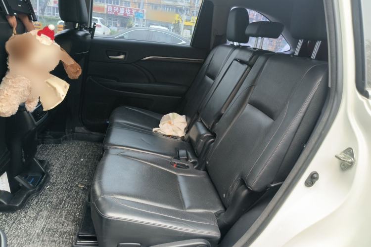 Used Toyota Highlander 2015 2.0T Four-Wheel Drive Ultimate Edition 7-Seater Left Rear Seat