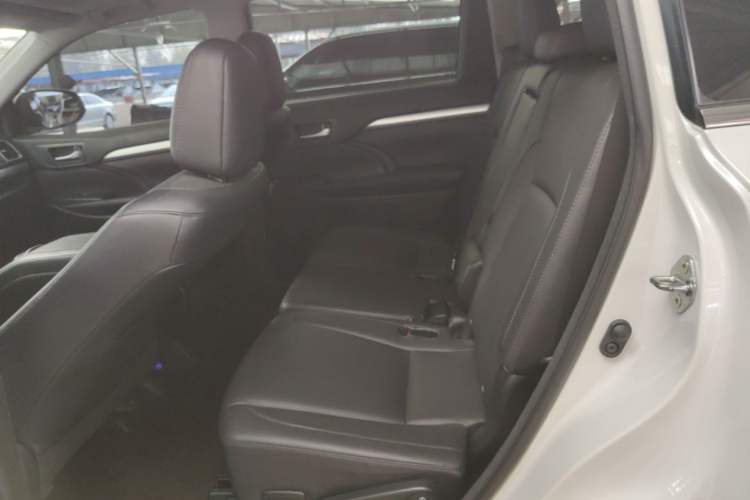 Used Toyota Highlander 2015 2.0T Four-Wheel Drive Luxury Edition 7-Seater Left Rear Seat