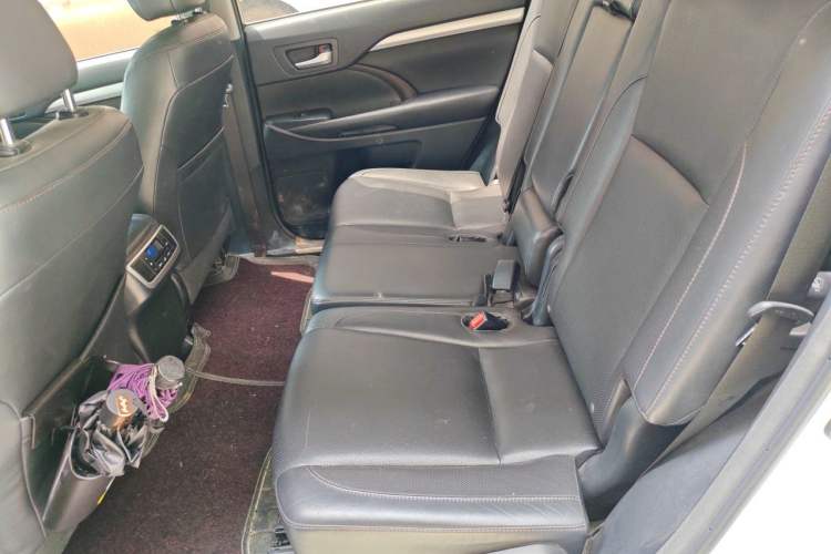 Used Toyota Highlander 2015 2.0T Four-Wheel Drive Luxury Edition 7-Seater Left Rear Seat