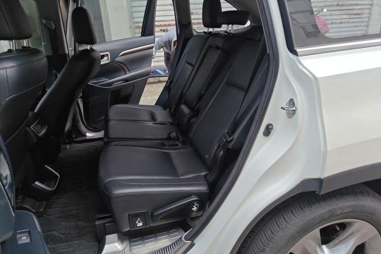 Used Toyota Highlander 2015 2.0T Four-Wheel Drive Ultimate Edition 7-Seater Left Rear Seat