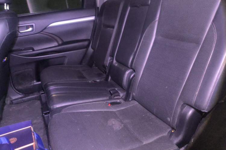 Used Toyota Highlander 2015 2.0T Four-Wheel Drive Luxury Edition 7-Seater Left Rear Seat