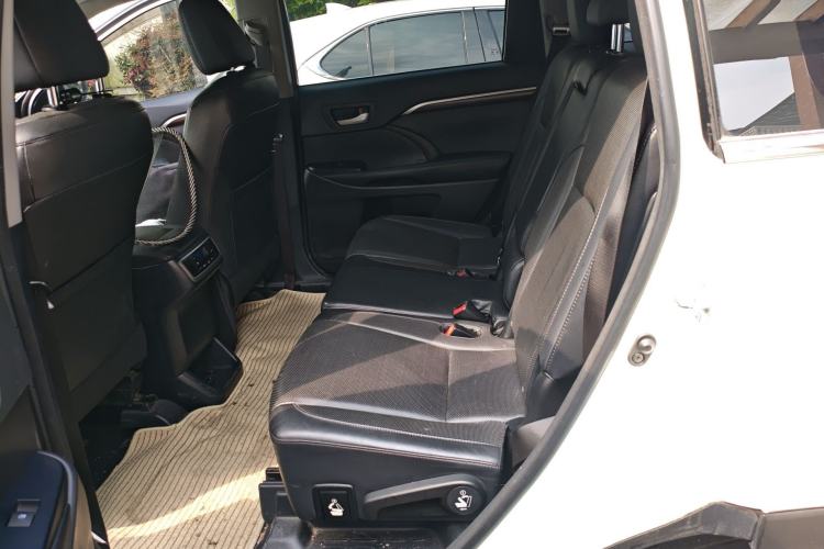 Used Toyota Highlander 2015 2.0T Four-Wheel Drive Ultimate Edition 7-Seater Left Rear Seat