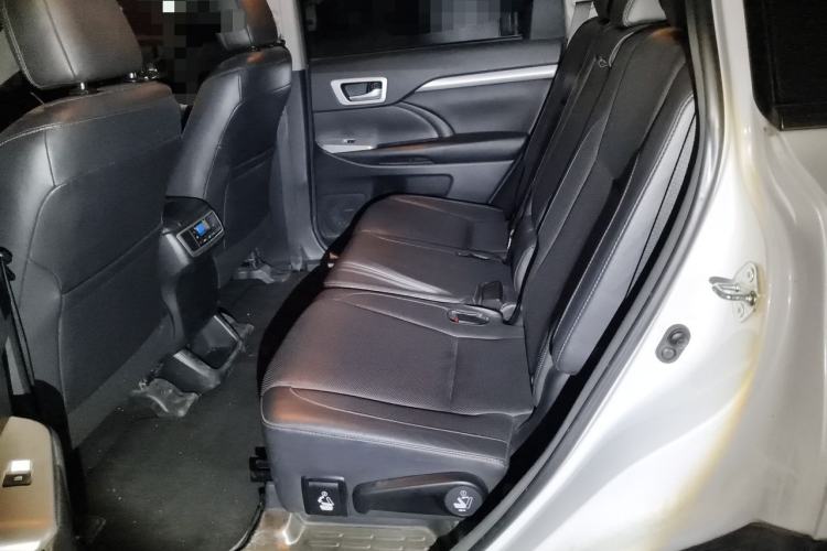 Used Toyota Highlander 2015 2.0T Four-Wheel Drive Luxury Edition 7-Seater Left Rear Seat