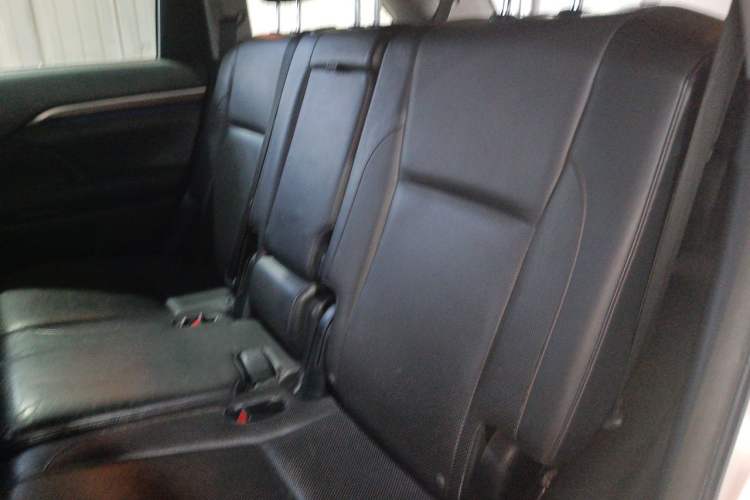 Used Toyota Highlander 2015 2.0T Four-Wheel Drive Luxury Edition 7-Seater Left Rear Seat