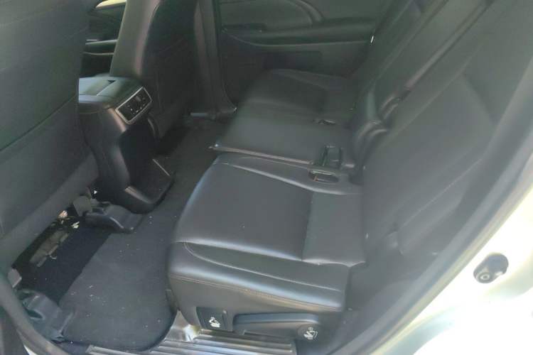 Used Toyota Highlander 2015 2.0T Four-Wheel Drive Luxury Edition 7-Seater Left Rear Seat