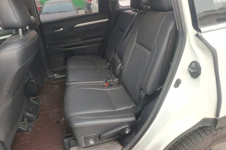 Used Toyota Highlander 2015 2.0T Four-Wheel Drive Luxury Edition 7-Seater Left Rear Seat