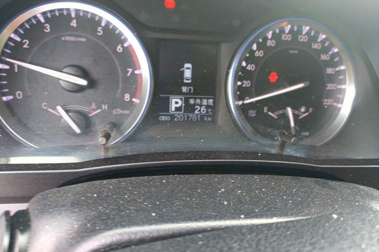 Used Toyota Highlander 2015 2.0T Four-Wheel Drive Luxury Edition 7-Seater Odometer Close Up