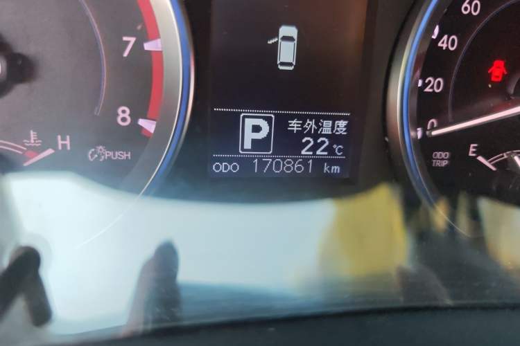 Used Toyota Highlander 2015 2.0T Four-Wheel Drive Luxury Edition 7-Seater Odometer Close Up