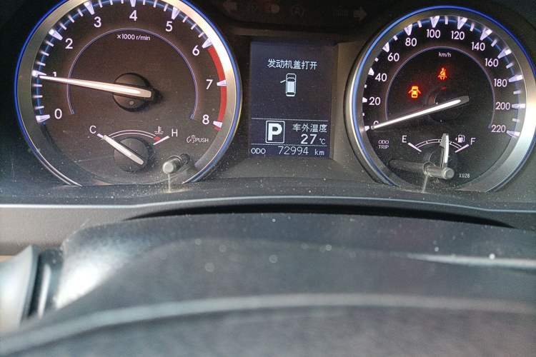 Used Toyota Highlander 2015 2.0T Four-Wheel Drive Luxury Edition 7-Seater Odometer Close Up