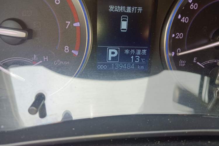 Used Toyota Highlander 2015 2.0T Four-Wheel Drive Luxury Edition 7-Seater Odometer Close Up