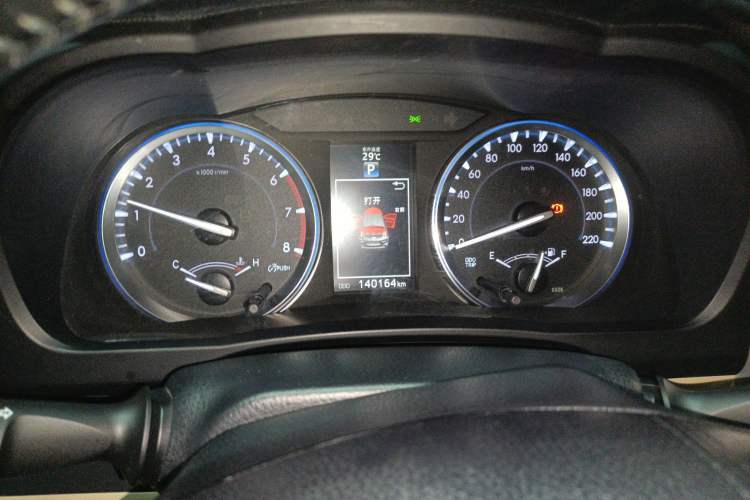 Used Toyota Highlander 2015 2.0T Four-Wheel Drive Ultimate Edition 7-Seater Odometer Close Up