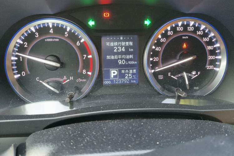 Used Toyota Highlander 2015 2.0T Four-Wheel Drive Luxury Edition 7-Seater Odometer Close Up